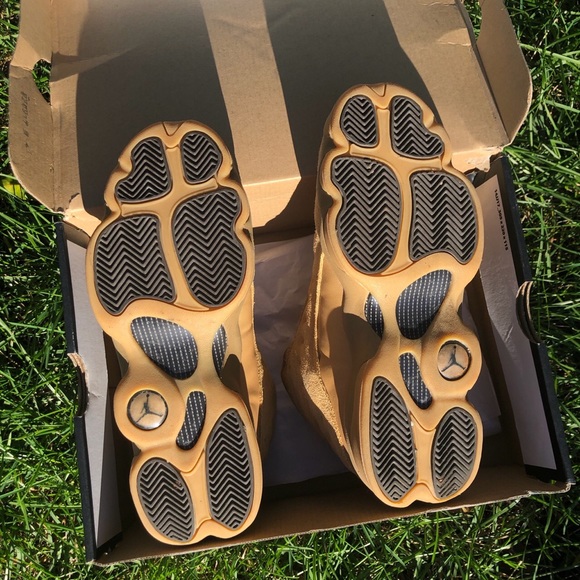 Jordan 13 (gs) - Picture 2 of 10